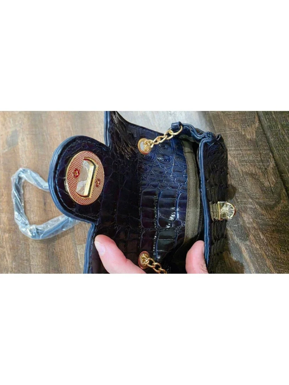 Elegant Navy Blue Croc-Embossed Faux Leather Crossbody Bag with Gold Chain